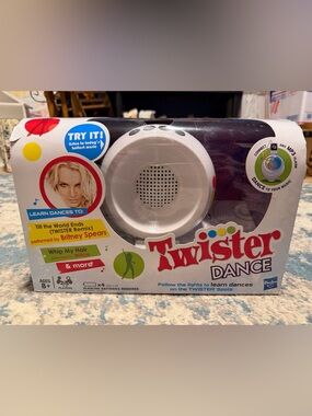 Hasbro Twister Dance Party Game Connect MP3 Player Music Ages 8+ Complete